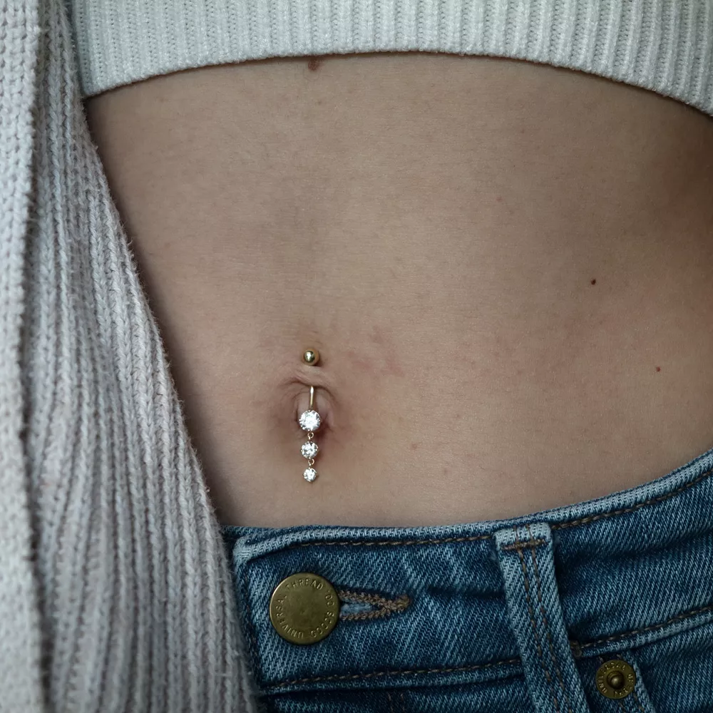 Amella Jewels 10K Gold Dangle Round Cubic Zirconia Belly Ring 5 Amella Jewels 10K Gold Dangle Round Cubic Zirconia Belly Ring - Image 3