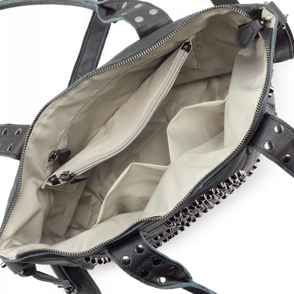 AmeriLeather QMetal Crossbones Leather Tote Bag 6 AmeriLeather QMetal Crossbones Leather Tote Bag - Image 4